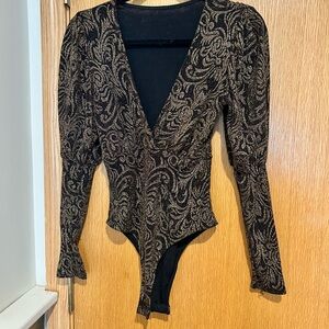 Metallic Paisley Deep V Long-Sleeve Bodysuit - Black & Gold